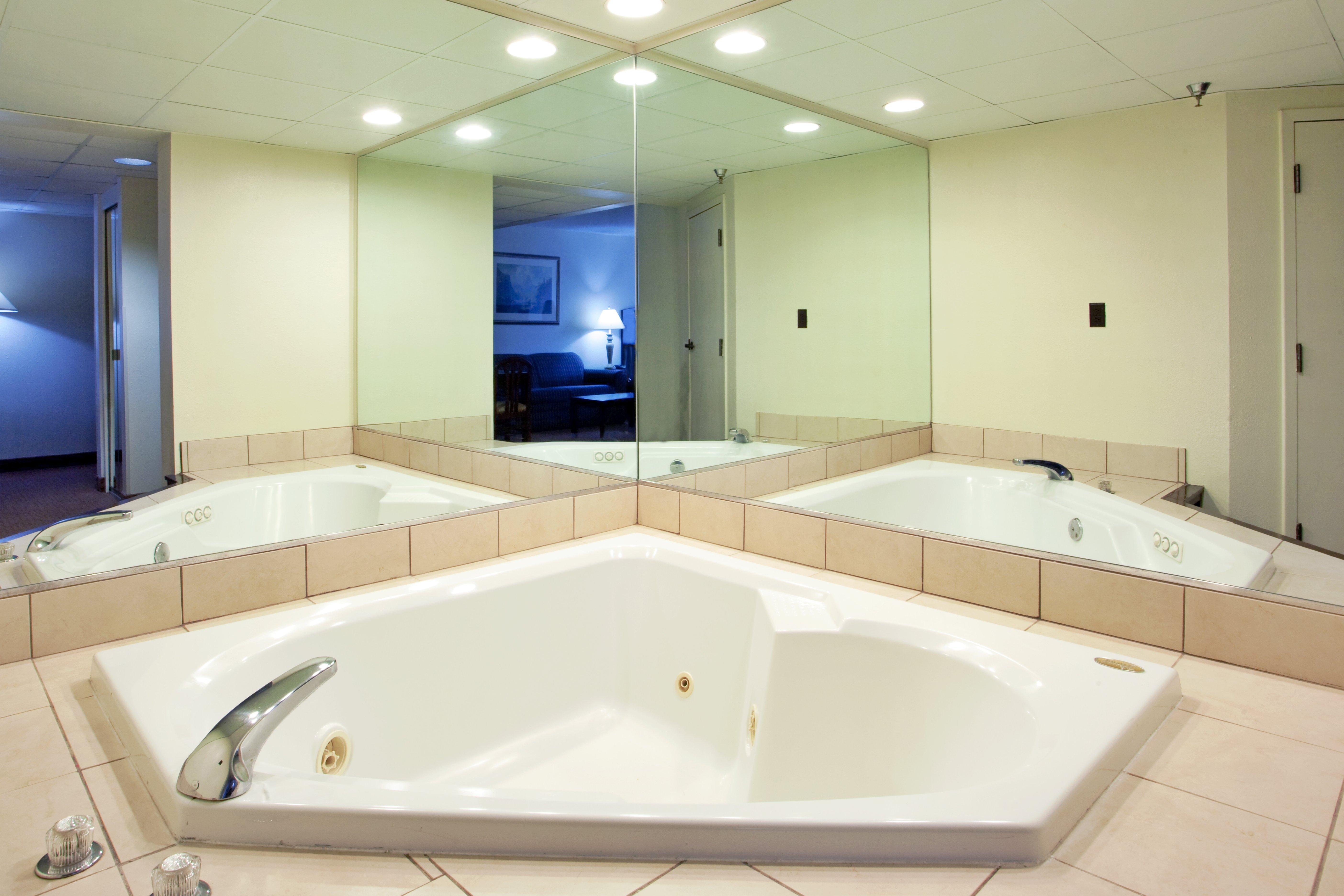 Holiday Inn Express - Chester By Ihg מראה חיצוני תמונה